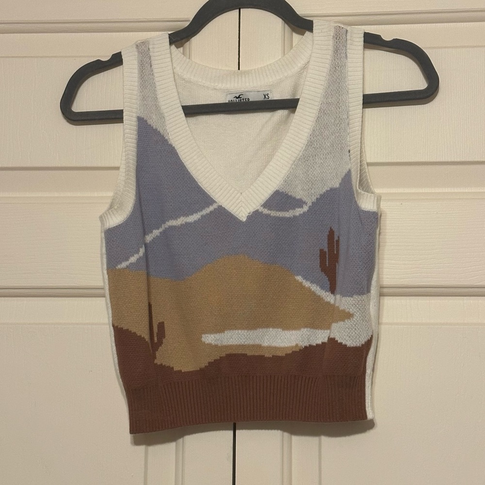 Hollister Women’s V-Neck Graphic Sweater Vest